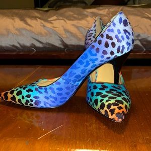 Nine West size 7 1/2 heels. Fun print